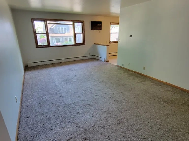 319 E Harris St — Photo 14