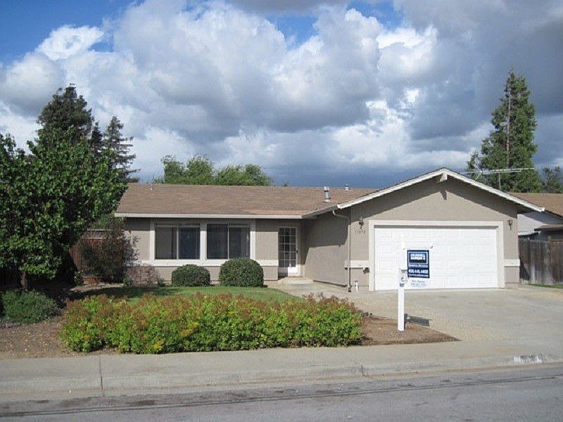 1st image of 17070 Aspen Way