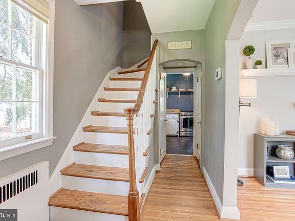 2nd image of 206 Rosewood Ave