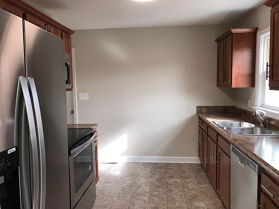 4th image of 3545 Evelyn Dr