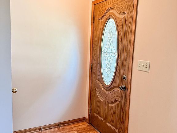 3rd image of 1881 Meadow Ln