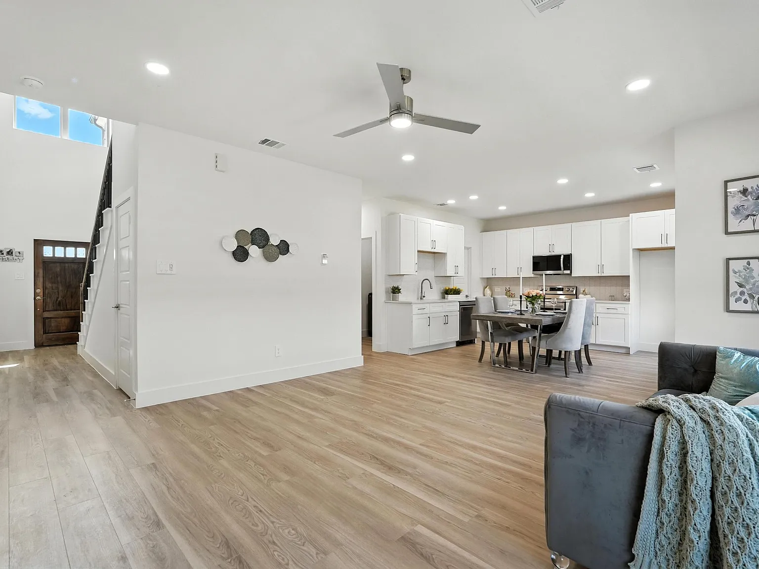 3 bed, 2.5 bath, 1707 sqft, $2,600 — Photo 4