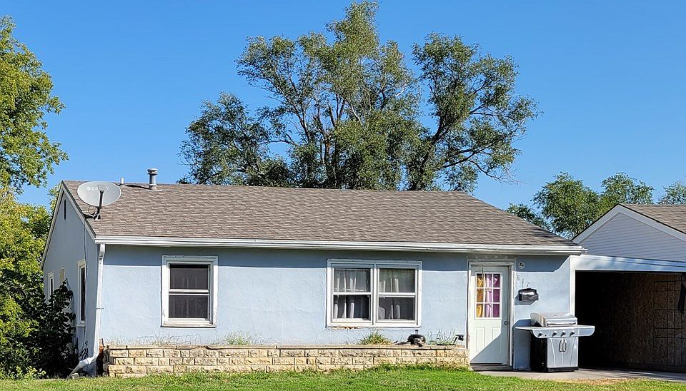 2nd image of 817 W 6th St