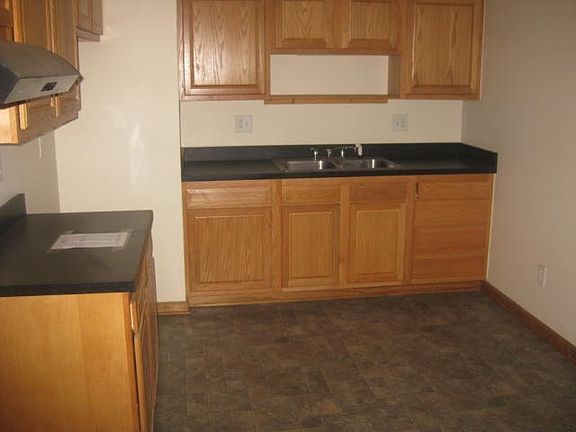 2nd image of 2495 Queenswood Dr