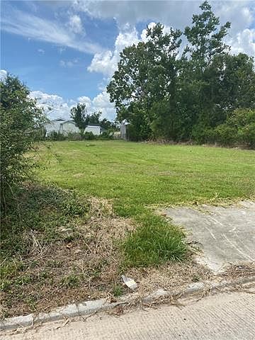 2nd image of 1659 E Lincoln Rd