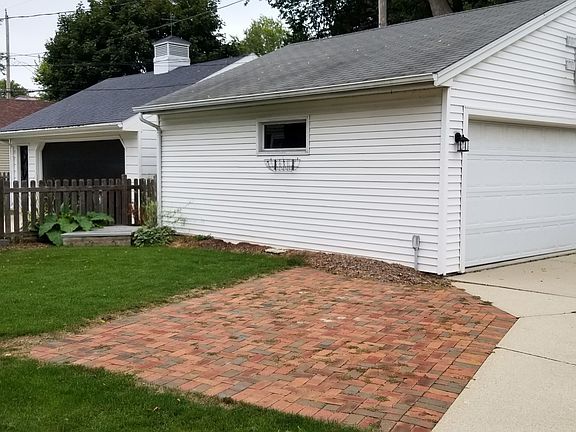 3rd image of 6016 N Lydell Ave