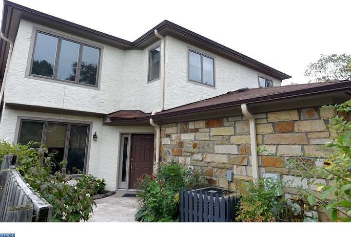 1st image of 25 Woodmont Dr