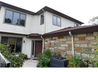 25 Woodmont Dr, Lawrence Township, NJ 08648