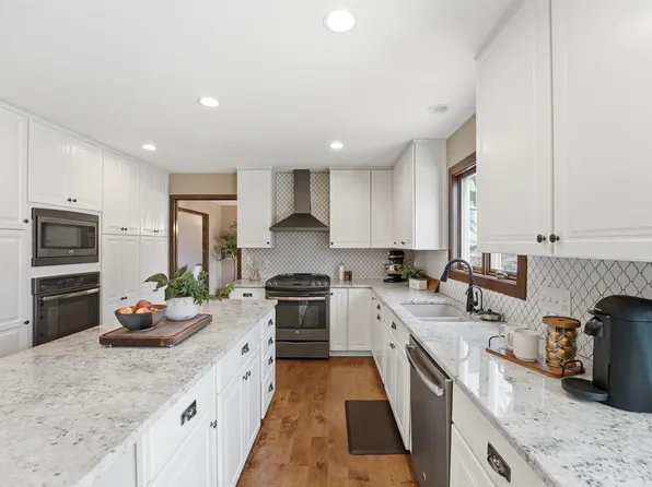 110952 Von Hertzen Ct, Chaska, MN 55318