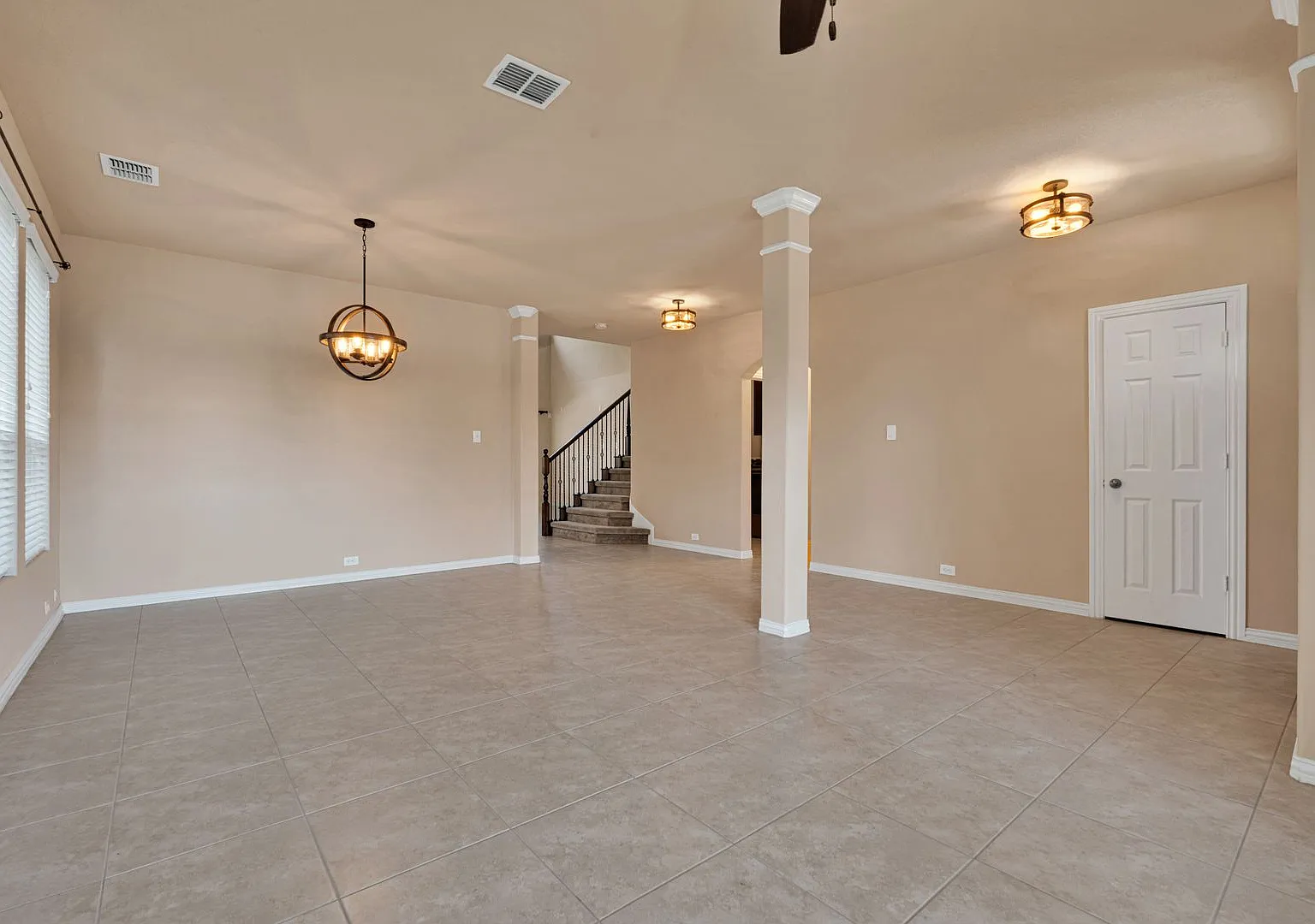 Charming 4-Bedroom Home with Media Room in Alamo Ranch Gated Community, Amenities, and Prime Loca... — Photo 3