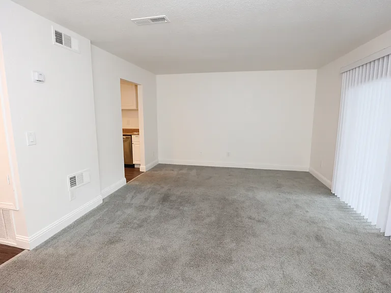 Cedarwood Apartments — Photo 21