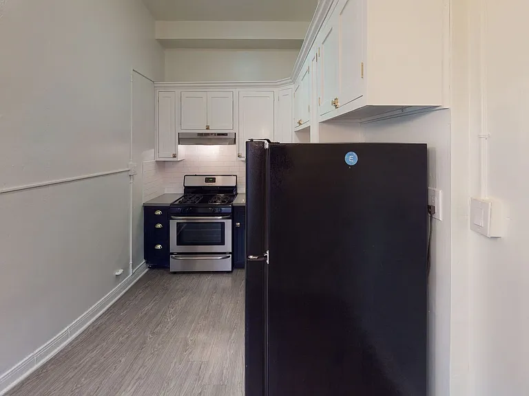 Guntharp Apartments — Photo 9