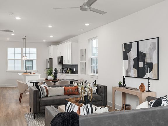 4th image of 700 N Dupont Ave #108