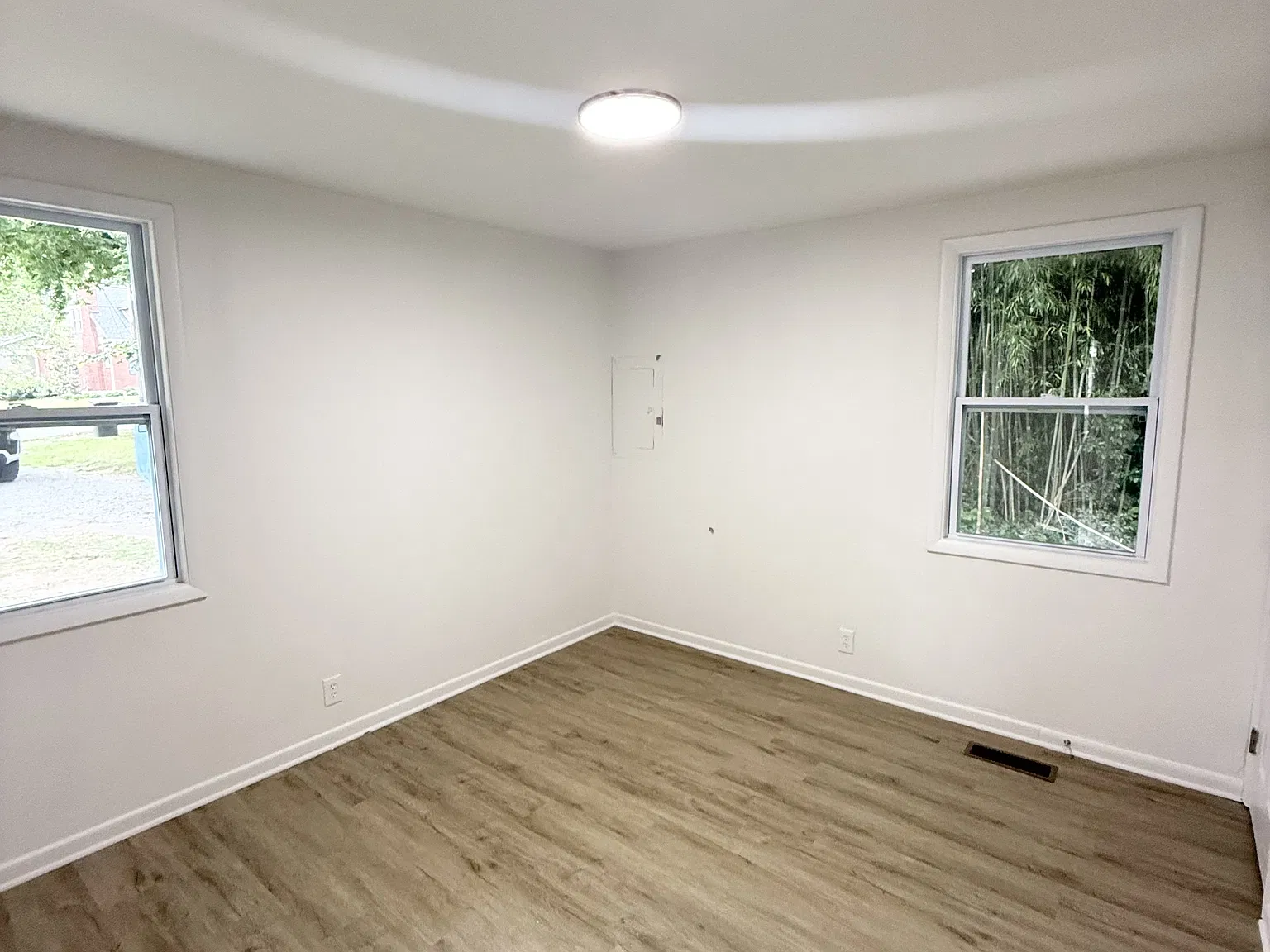 1321 Riverwood Drive - B — Photo 4