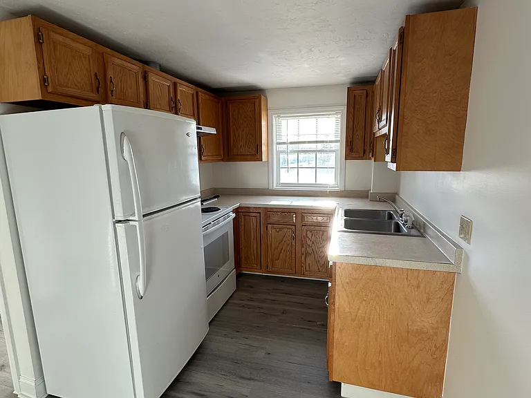 44 Maple Ave #4 — Photo 3