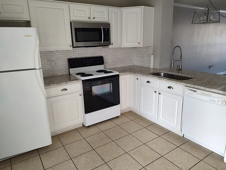 S Irwin St — Photo 2