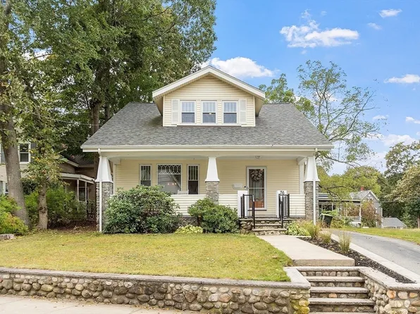 76 Cross St, Franklin, MA 02038