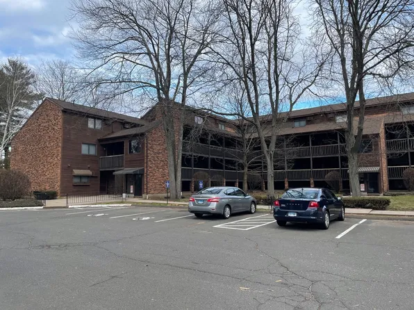 492 East St APT 25, Plainville, CT 06062