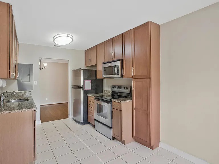 302 Hilltop Ln #K — Photo 9
