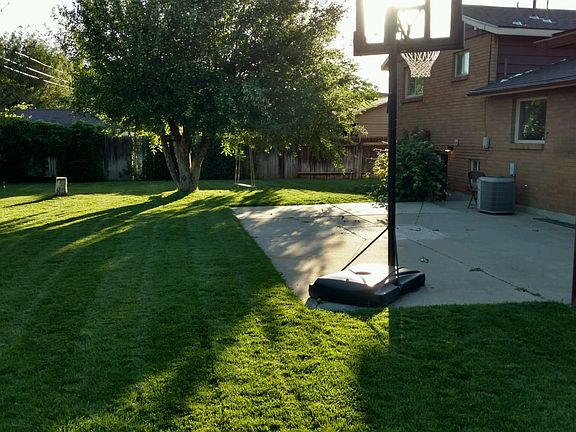 3rd image of 818 E Willowood Ave