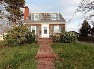 35 Hilltop Ave, Middletown, RI 02842