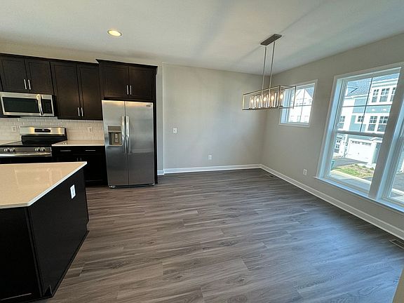 5th image of 3449 Monterey Dr