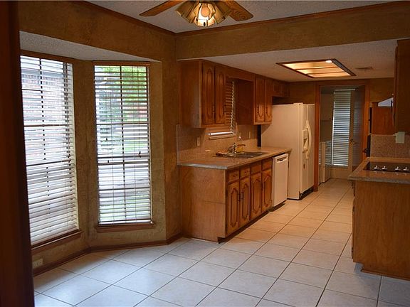 5th image of 4634 Bayberry Ln