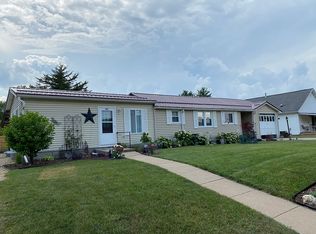 1015 S 7th St, Prairie Du Chien, WI 53821