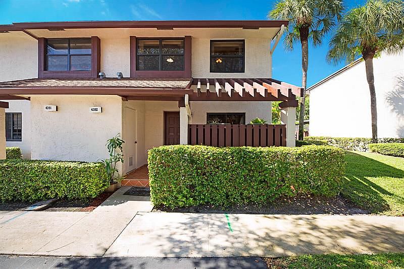 1st image of 4392 Carambola Cir N