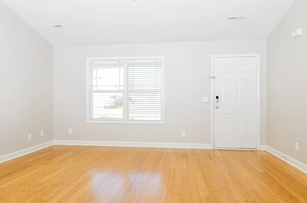3 bed, 2.0 bath, 1548 sqft, $3,900 — Photo 3
