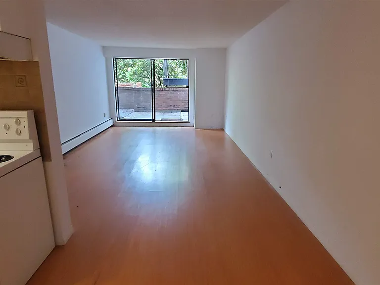 588 E 5th Ave #1 — Photo 2