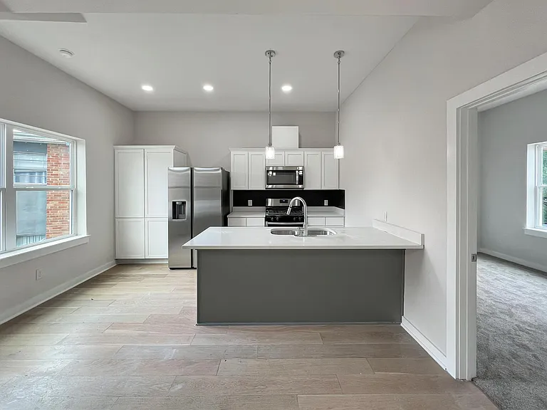 100 Lewis St — Photo 10