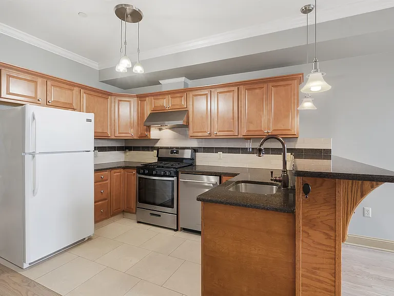 21 Saint Pauls Ave #1 — Photo 6