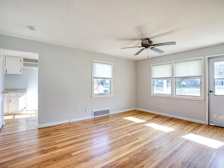 124 Mayflower St — Photo 14