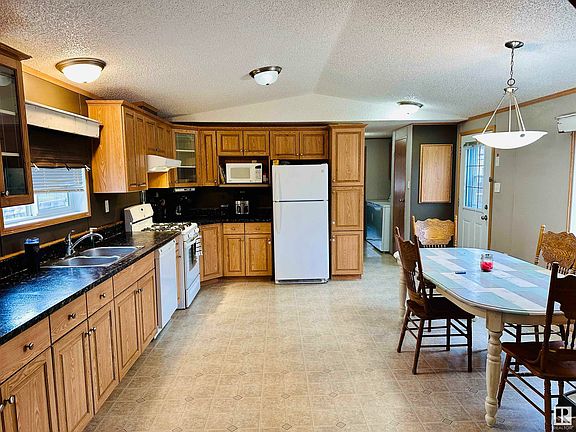 4th image of 4924 47th St