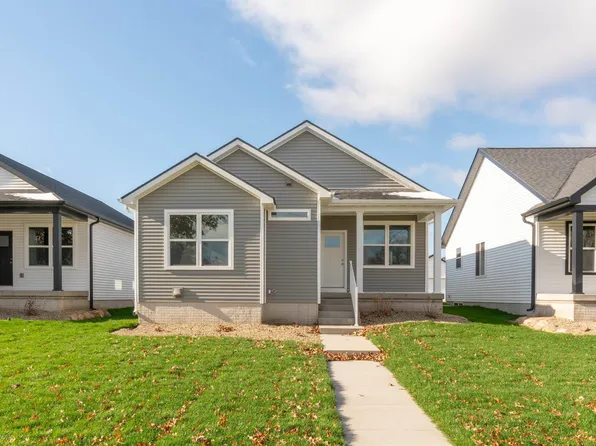 121 Axlewood Dr, Waterloo, IA 50701