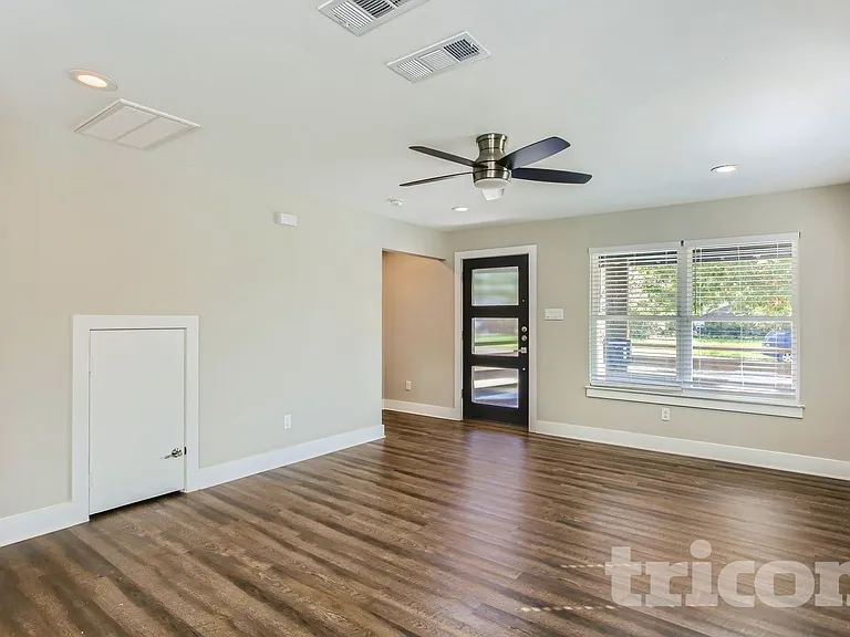 1723 Shaw St — Photo 2