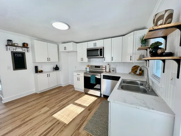 104 4th St NE, Barnesville, MN 56514