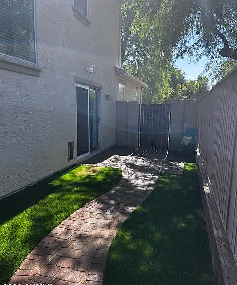 1731 E Elgin St — Photo 35
