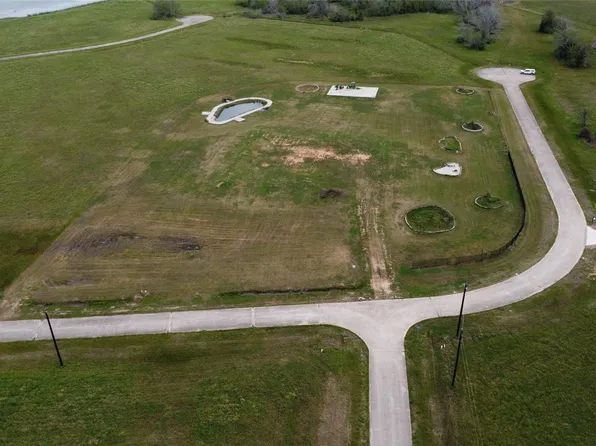 225 Cripple Creek Lane, Angleton, TX 77515