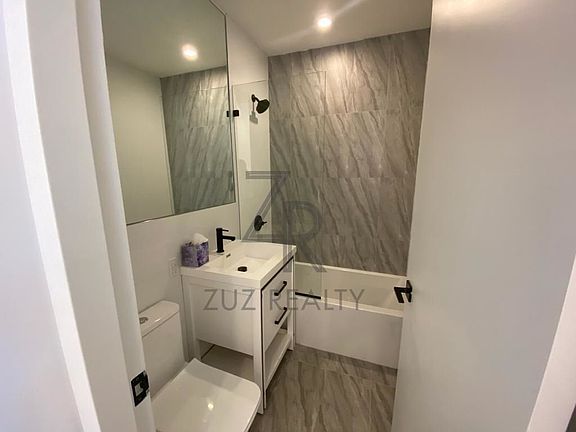 4th image of 411 Rogers Ave #2D