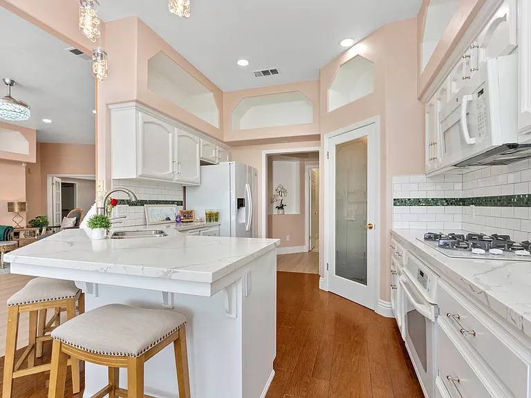 8301 Waterfield Dr — Photo 30