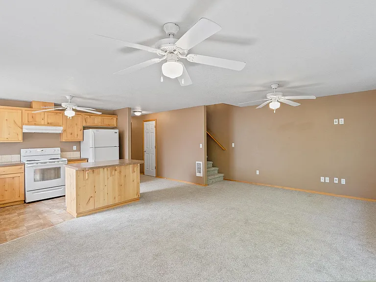 446 Corinne Dr — Photo 10