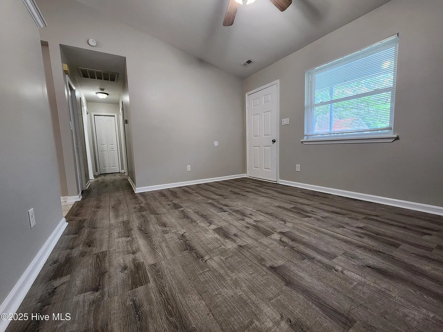 3 bed, 2.0 bath, $1,400 — Photo 4