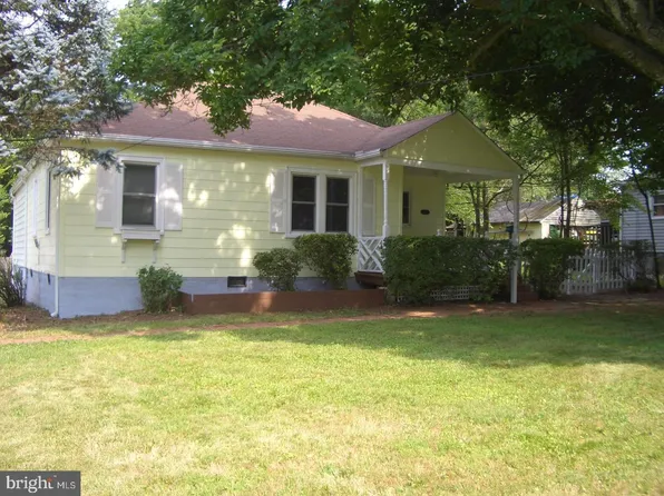 2853 Fairmont St, Falls Church, VA 22042