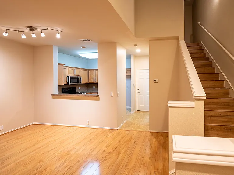 2225 Central Park Ln — Photo 7
