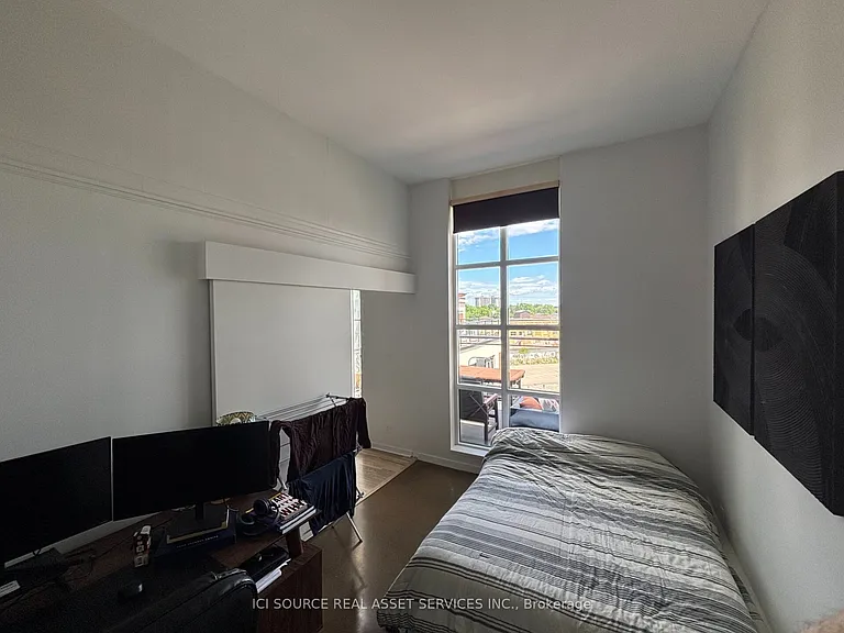 410 King St W #609 — Photo 12