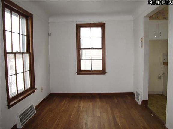 5th image of 19800 Ormiston Ave
