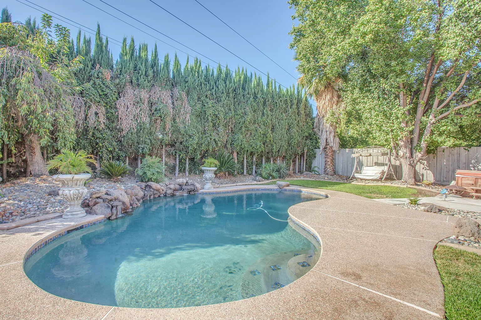 896 Lourence Dr photo 1