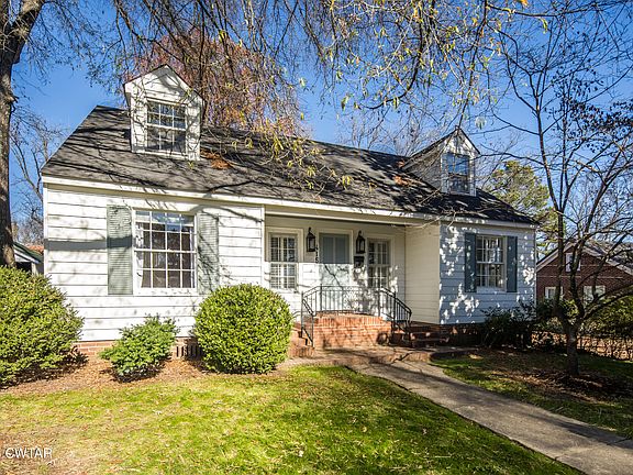 5th image of 415 E College St